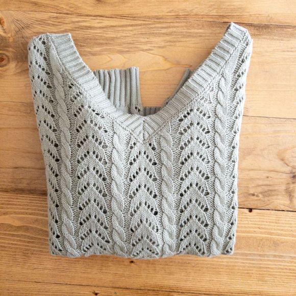 Jessica Simpson l Twisted Back Sweater SZ XS - Picture 6 of 9